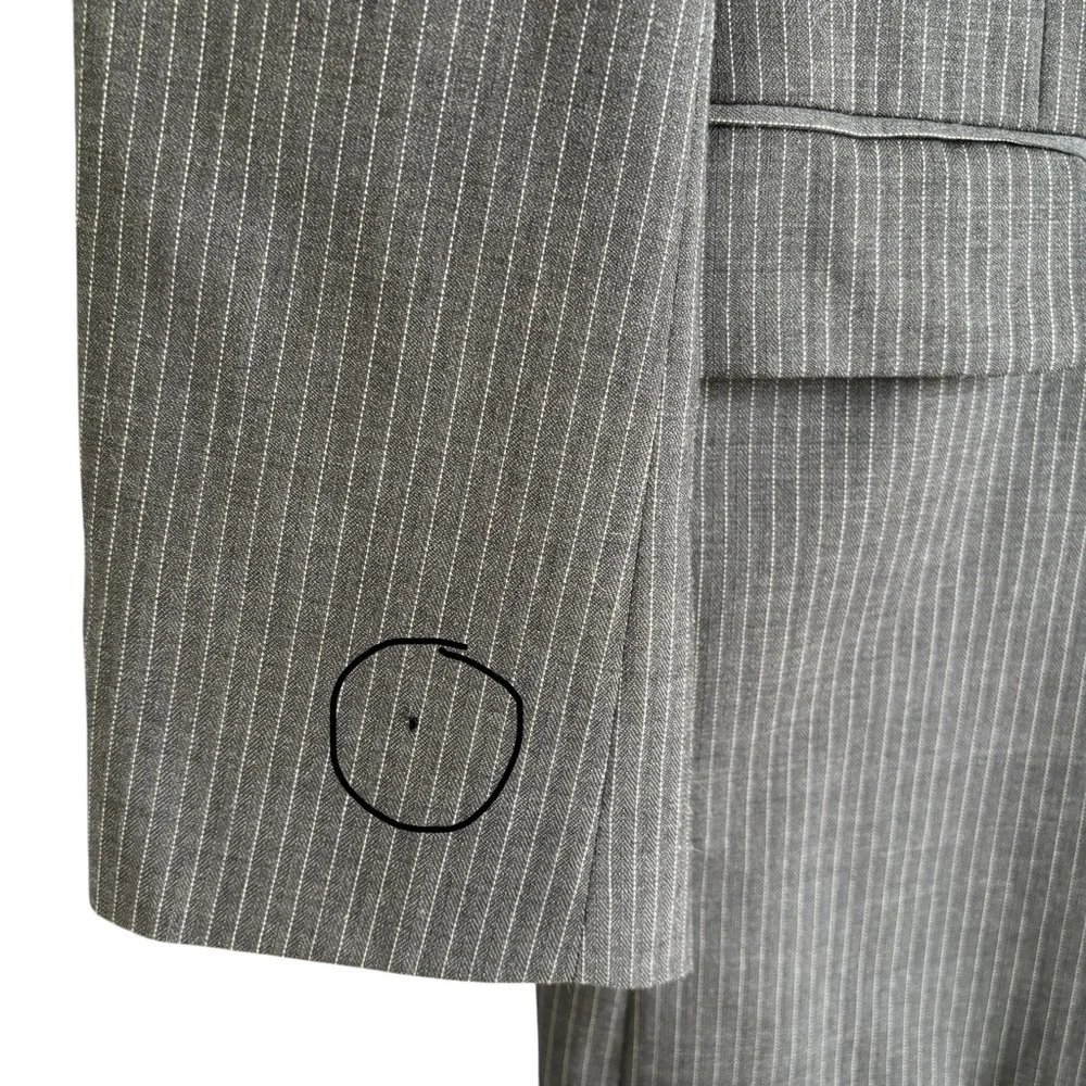 Tommy Hilfiger 100% Wool Gray Pinstripe Blazer Men’s Size 40 Regular *Flawed*